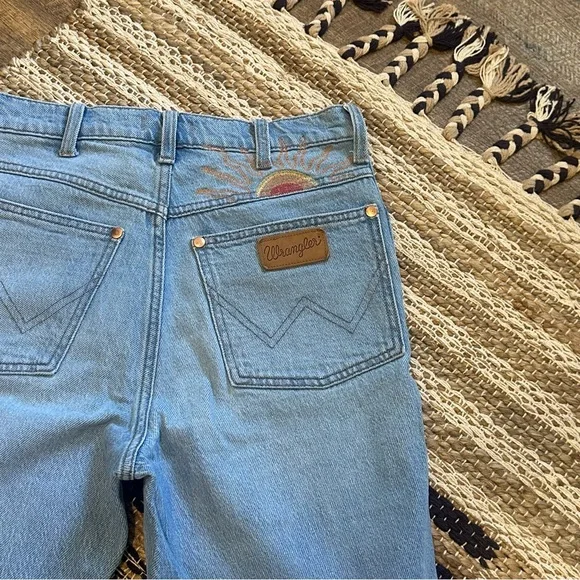 Wrangler High-Rise Light Blue Jeans with Sun Embroidery - Picture 3 of 16